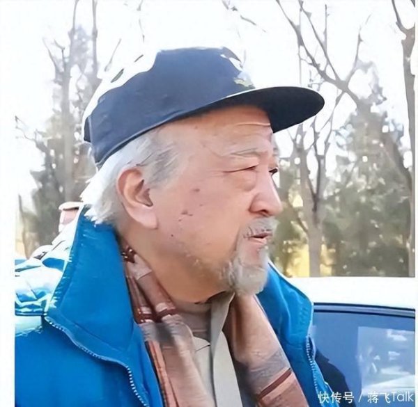 大牛时代配资 79岁李保田现状：定居山东衰老明显，儿子李彧太像父亲的“翻版”